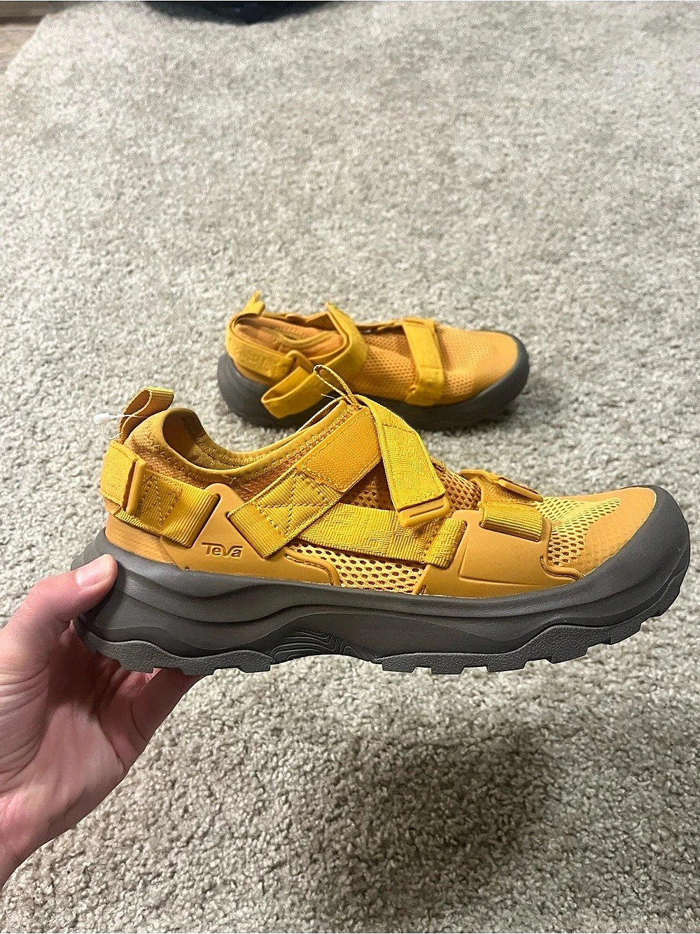 TEVA MEN’S OUTFLOW UNIVERSAL TEXTURAL SUNFLOWER WATER SHOES -never worn, no tags